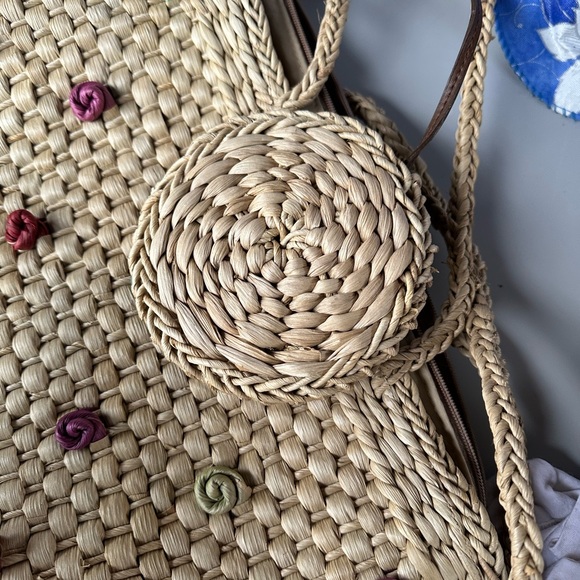 Straw corn husks hand woven tote - Picture 5 of 10